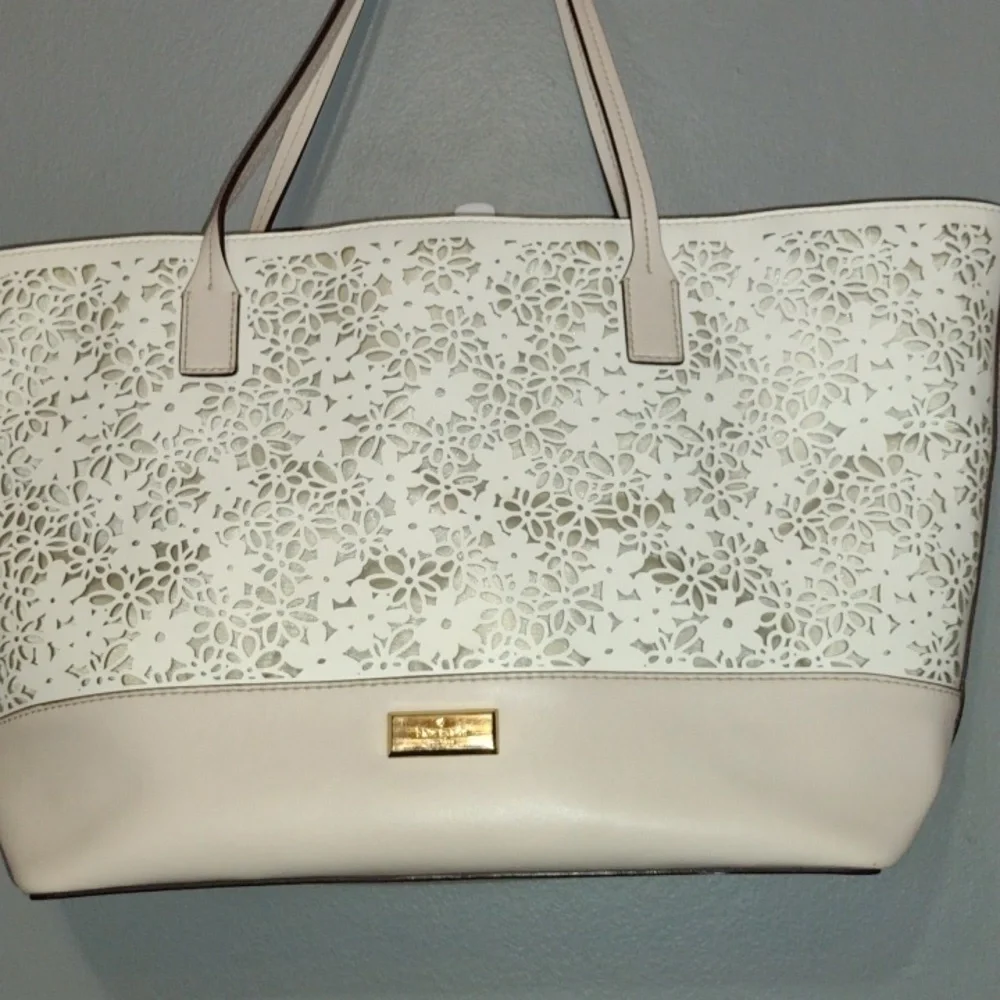 Kate Spade New York Bradford Court  Margareta Shoulder Bag Handbag white flowers